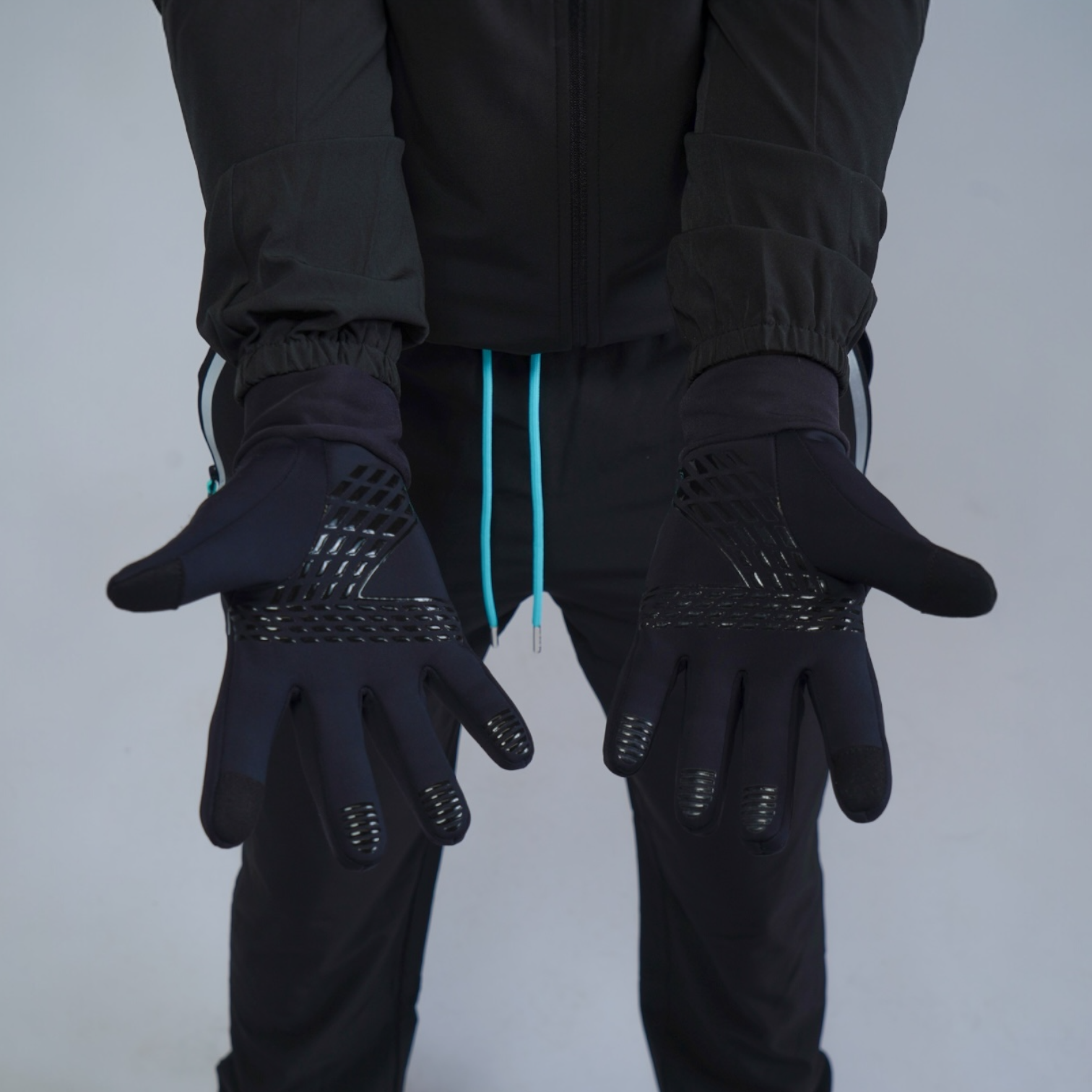 TECH REFLECTIVE GLOVES - BLACK